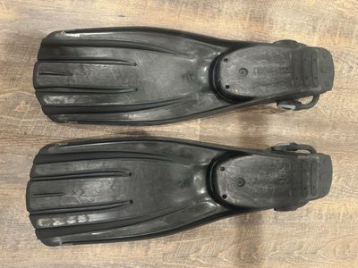 Mares Quattro+ Black Open Heel Scuba Diving Fins Rubber heel Straps, Sz R