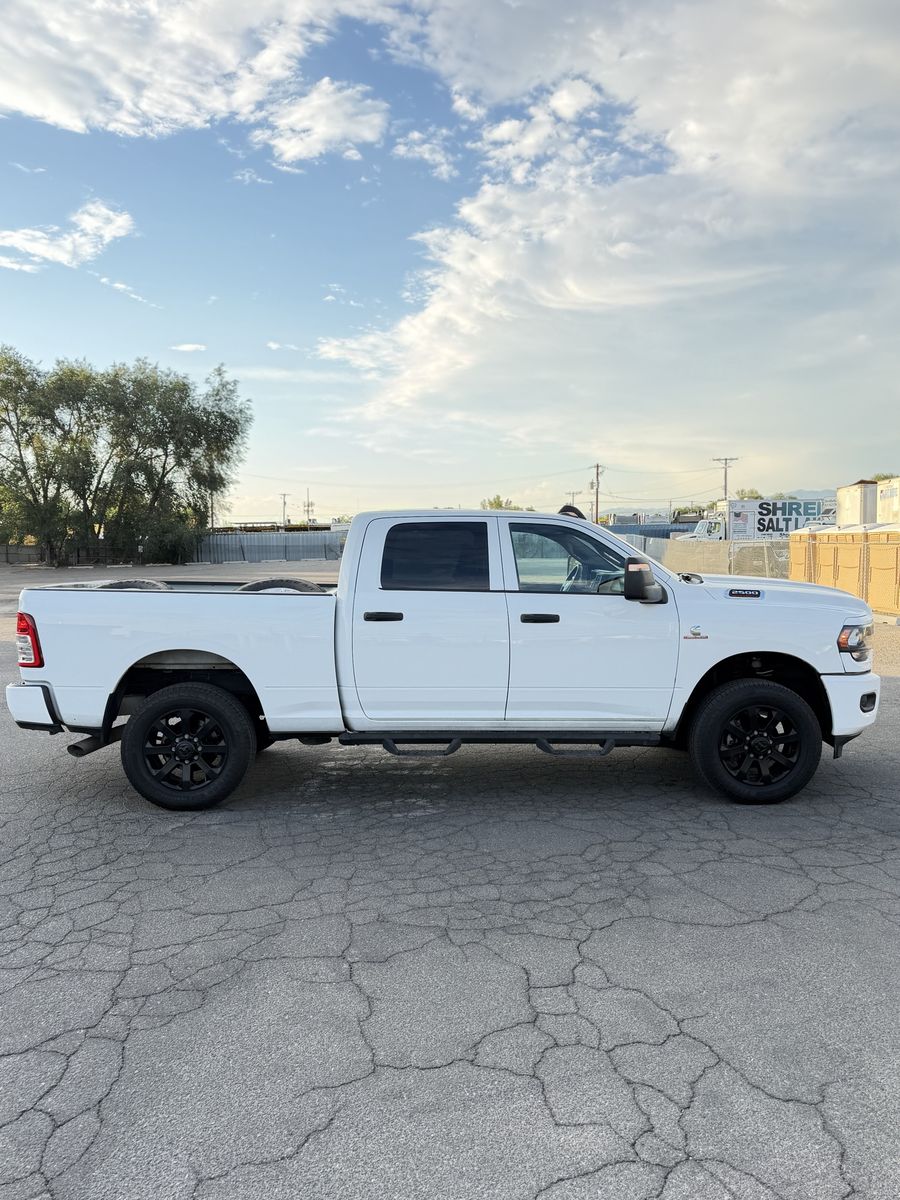 Main image 6