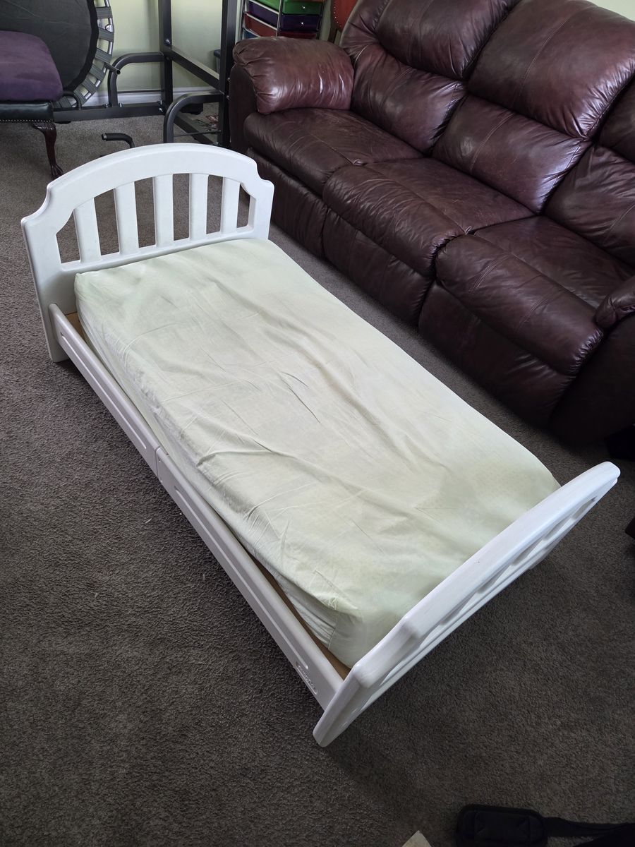 Toddler Bed by Evenflo