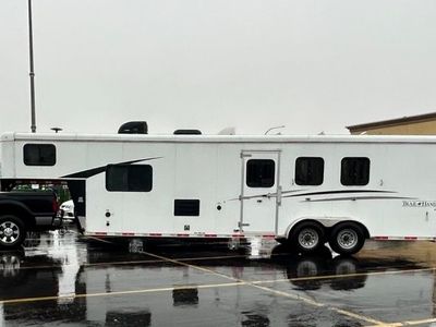 Trail Hand Gooseneck Horse Trailer with Living Quarters