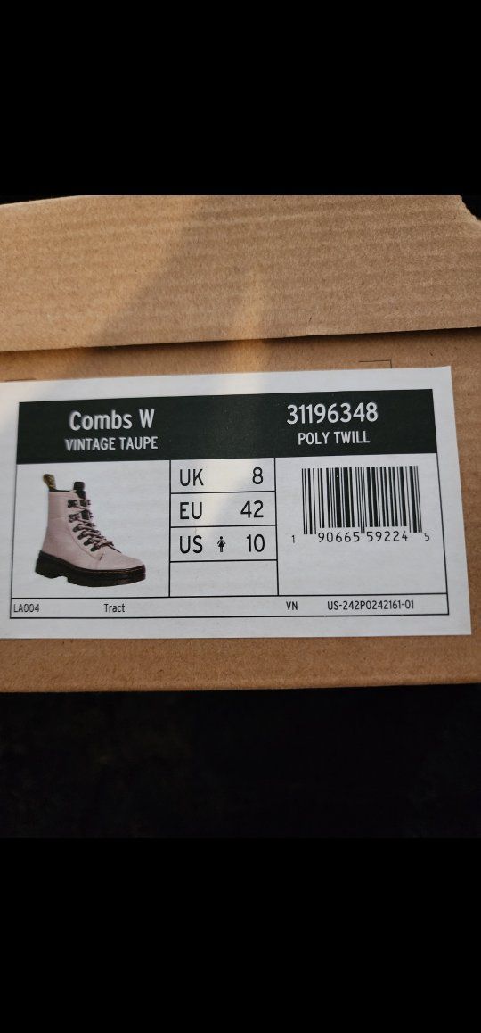 NEW. Dr Martens Combs (Vintage Taupe)