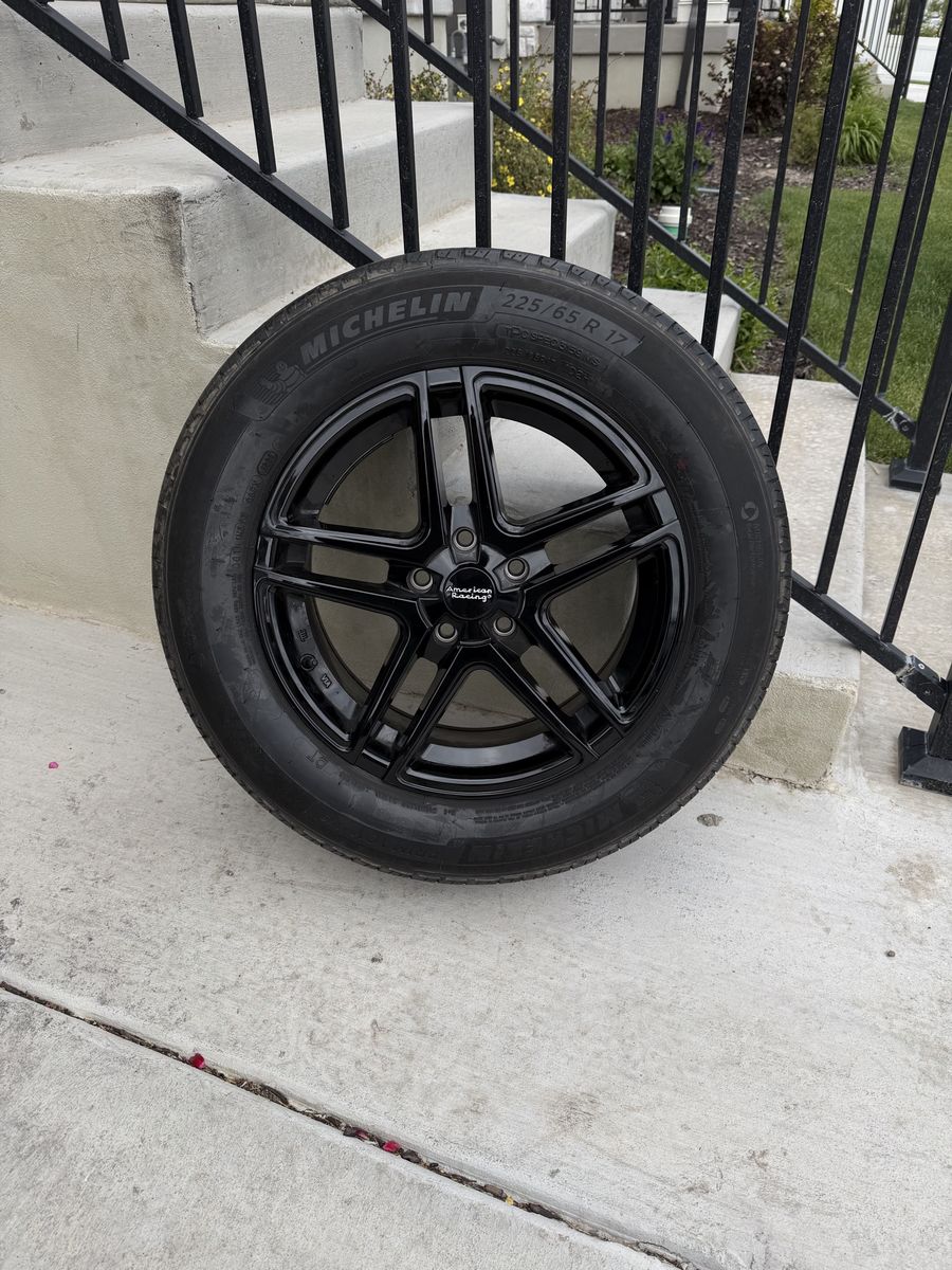 Toyota RAV4 rims and tires 225/65R17 Michelin