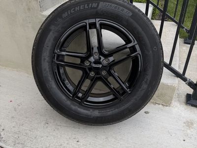 Toyota RAV4 rims and tires 225/65R17 Michelin