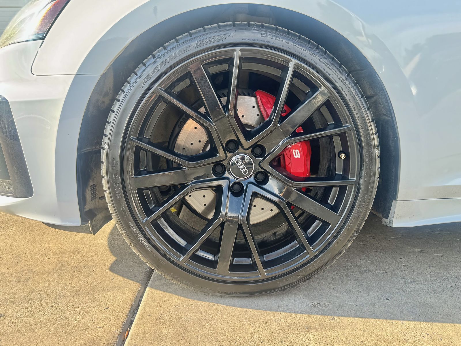 Main image 10