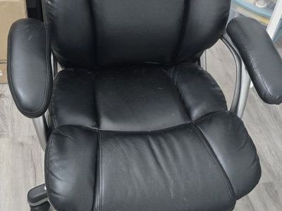 Black Executive Office Chair with Padded Armrests