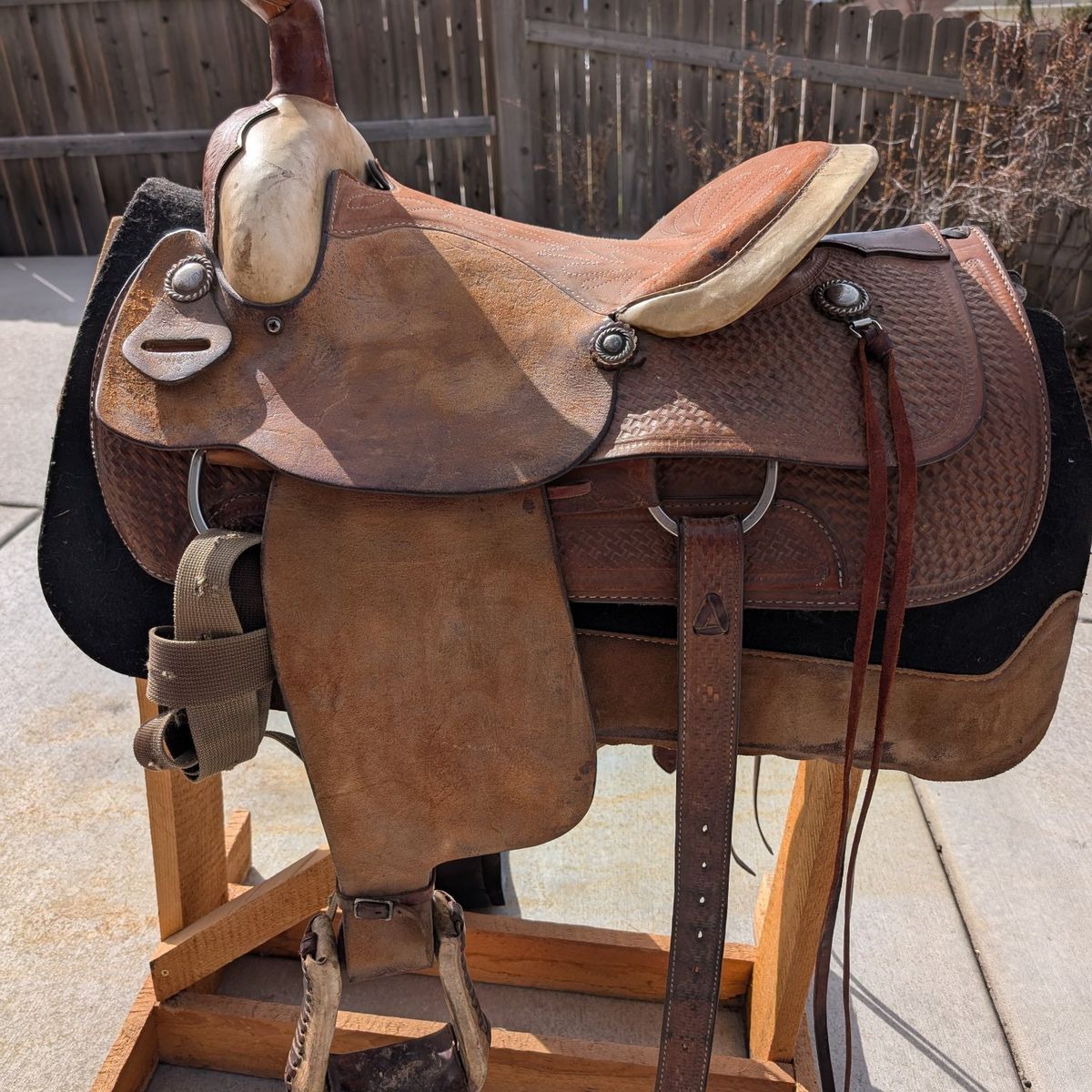 Tan Leather Hose Saddle