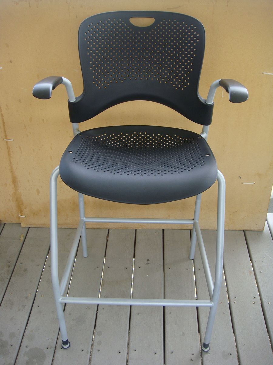 HERMAN MILLER Caper Stool.