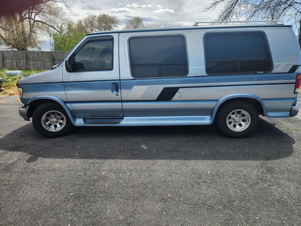 1992 Ford E-150 and Econoline 150 