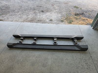 OEM Jeep Gladiator / Wrangler JL 4-Door steps