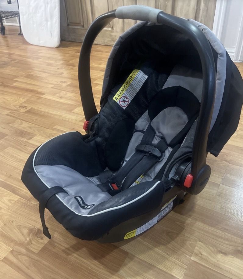 Graco SnugRide Click Connect 35 Infant Car Seat + 2 Bases