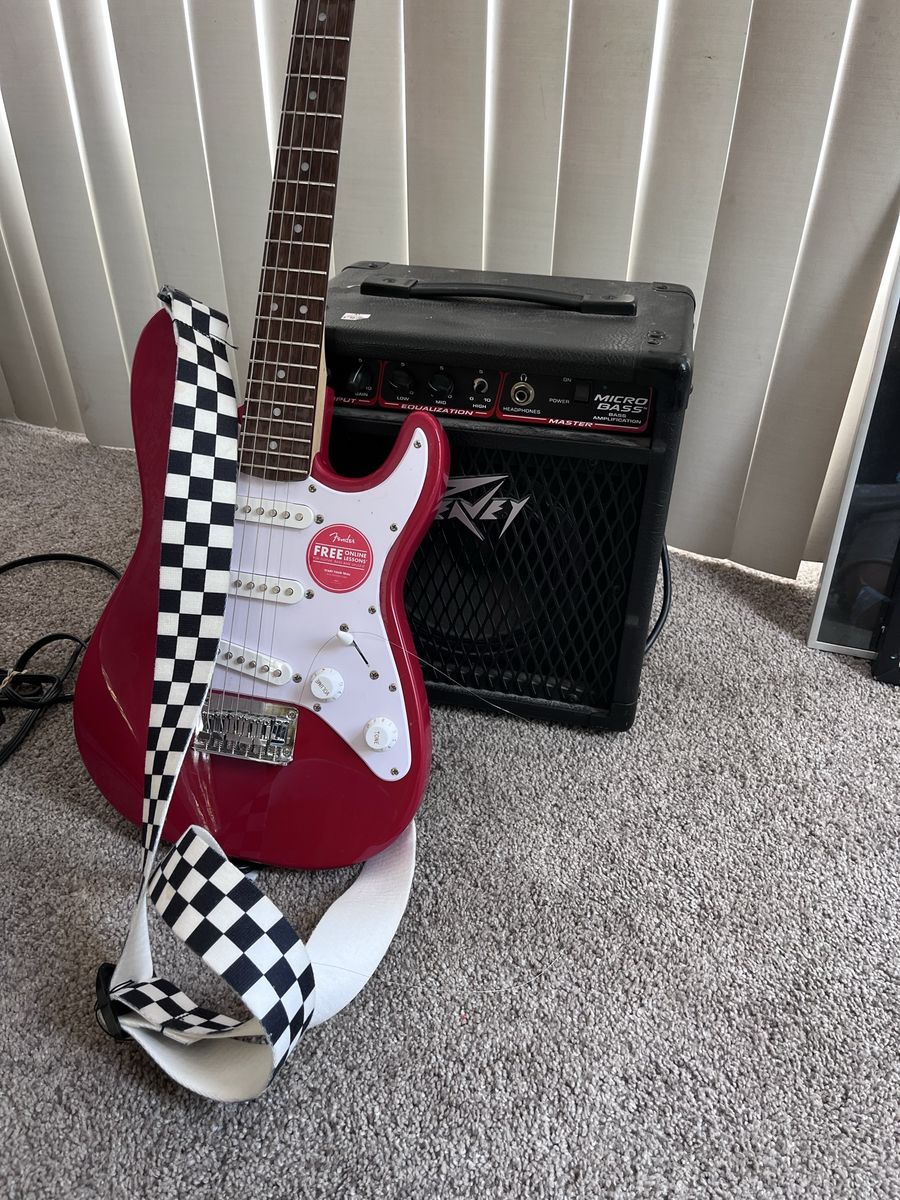 Squier by Fender Stratocaster Electric Guitar with Peavey Micro Bass Amplifier