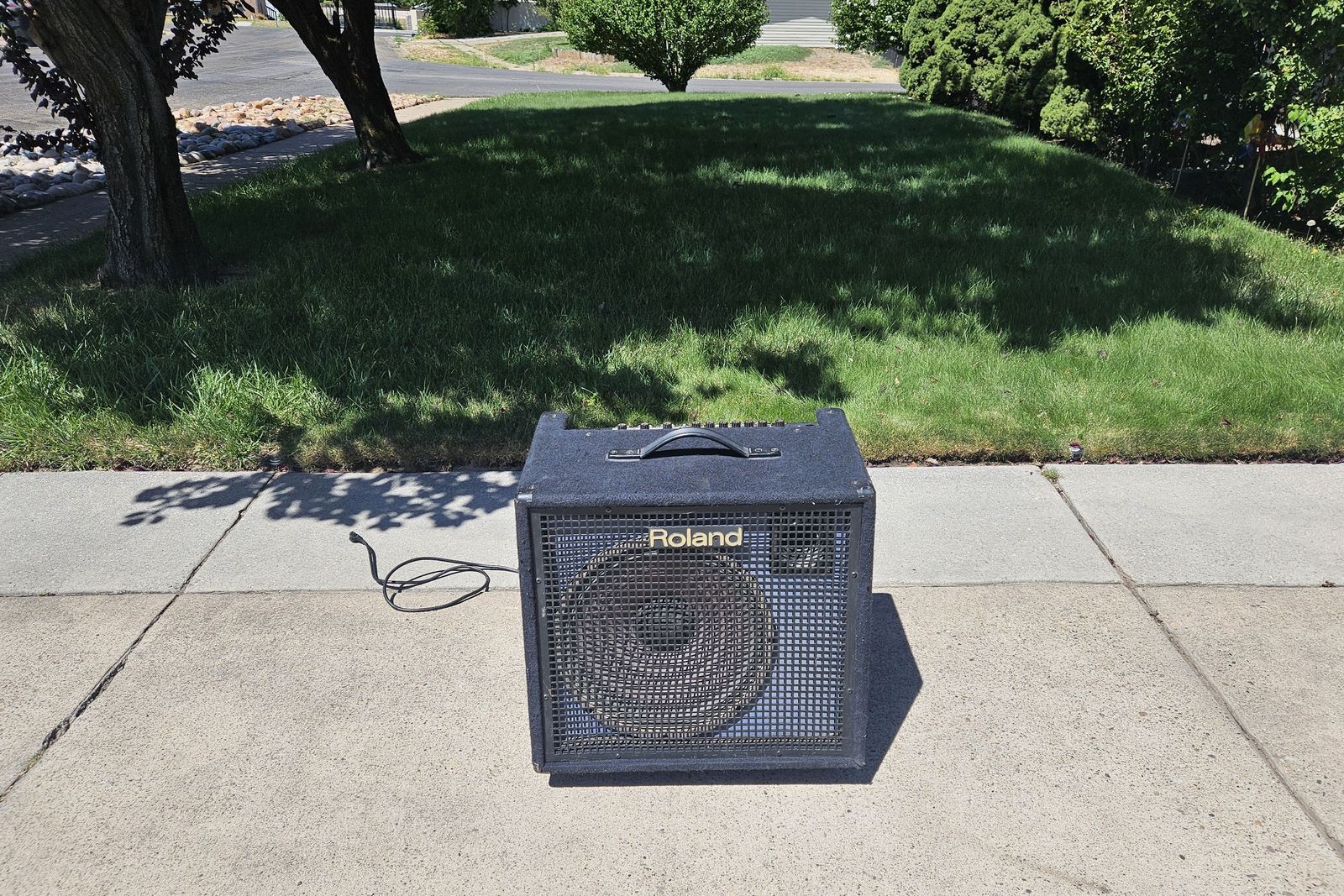 Roland KC-500 Keyboard Synthesizer Vintage Amp and Speaker