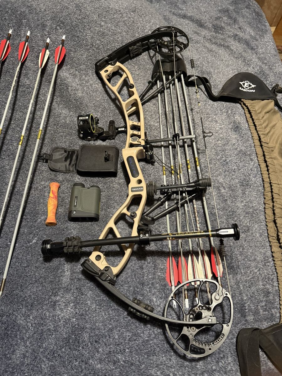 Elite Terrain Compound Bow 45-60 lb Tan with Accessories and Arrows