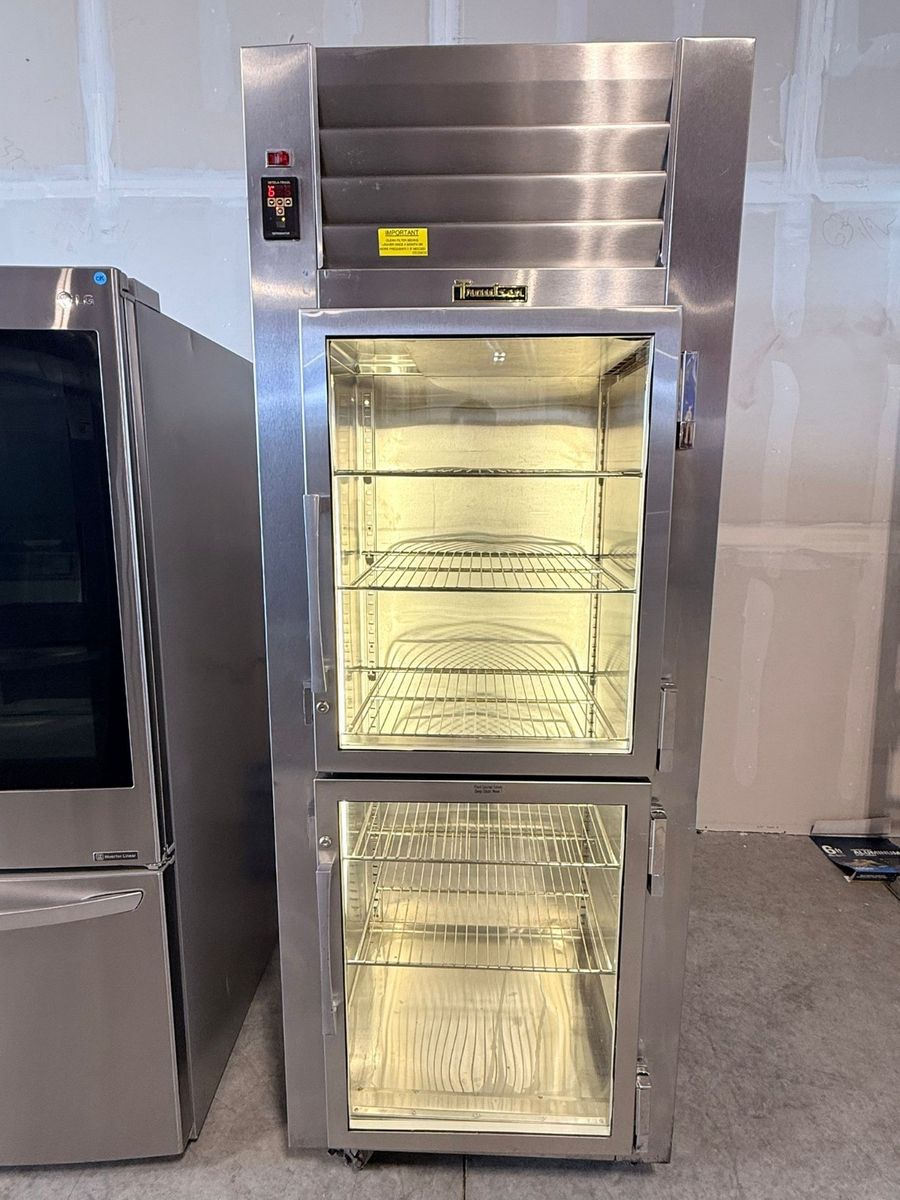 Traulsen 30” 24.2 cu. ft. One Section Top Mounted Reach-In Refrigerator with Two Glass Doors