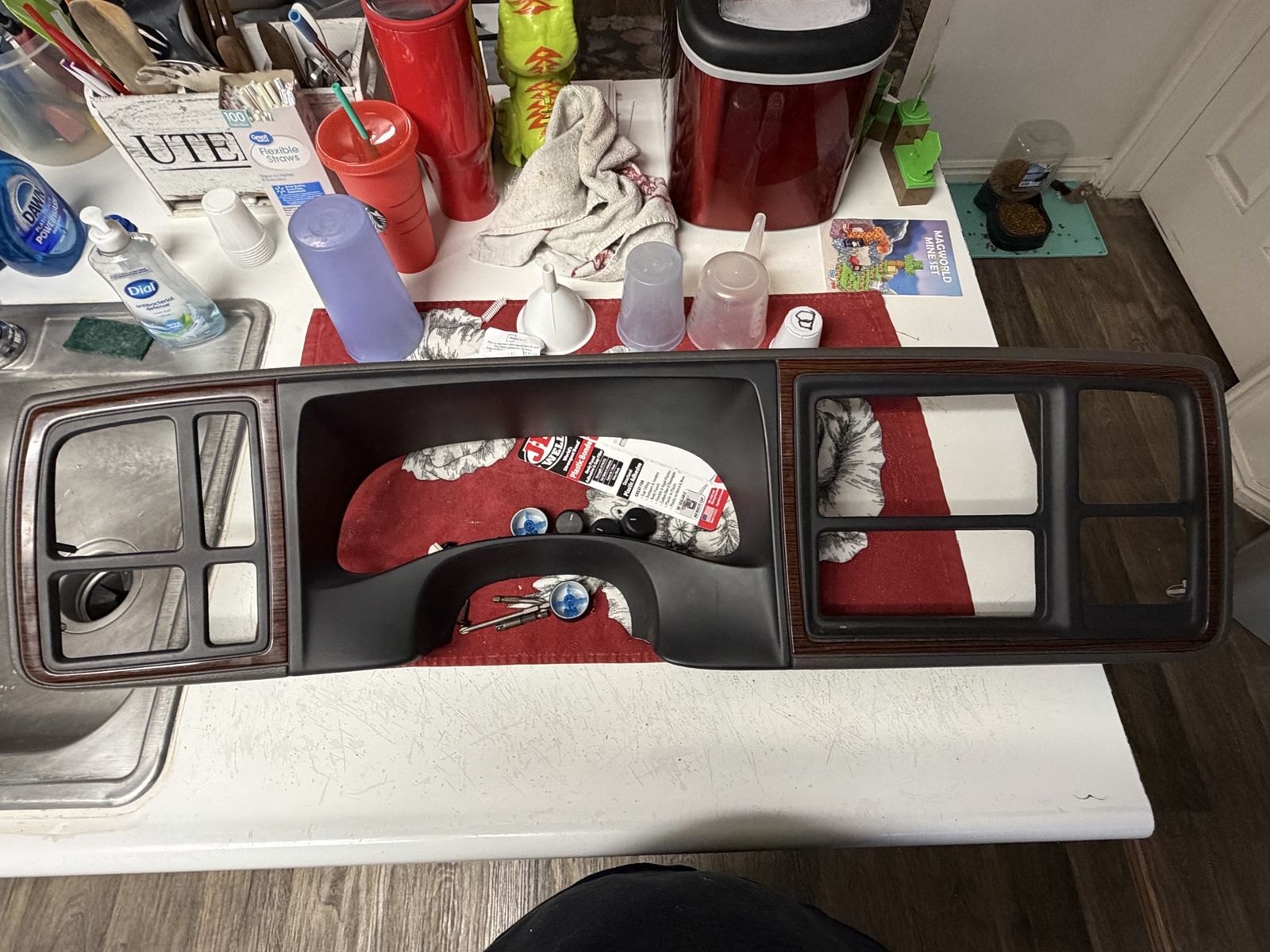 03-06 gmt 800 wood grain caddy dash bezel