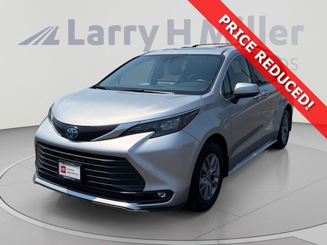2025 Toyota Sienna XLE 8-Passenger