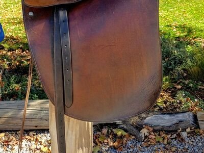 Vintage Eldonian English Saddle