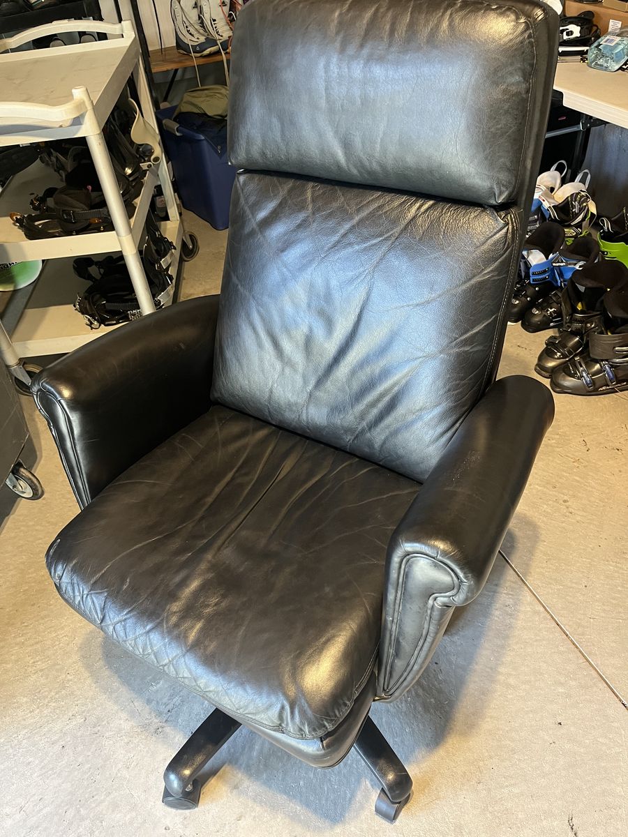 Nice Black St Thomas Adjustable Office Chair