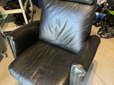 Nice Black St Thomas Adjustable Office Chair