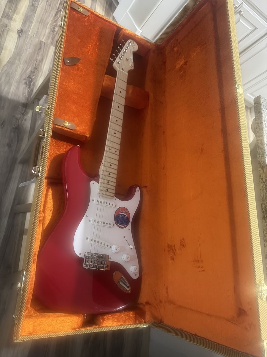 Fender Eric Clapton Stratocaster Electric Guitar Red with Tweed Hardshell Case