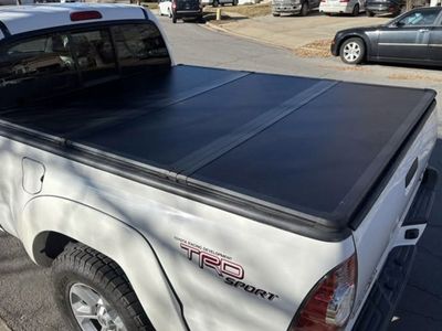 Toyoya Tacoma Hard Bed Tonneau Cover