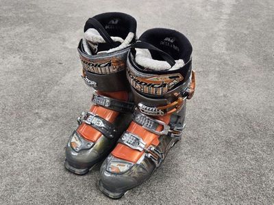 Men's Nordica Mondo 27.5 Ski Boots Sz 9-9.5 325mm