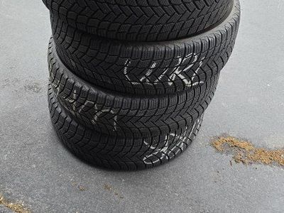 Mastercraft Courser HSX 235/70R16 M+S Tire - Used
Michelin 225/60R17