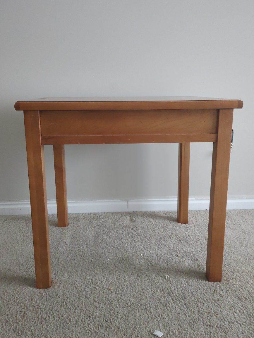 Classic Wooden End Table / Accent Side Table