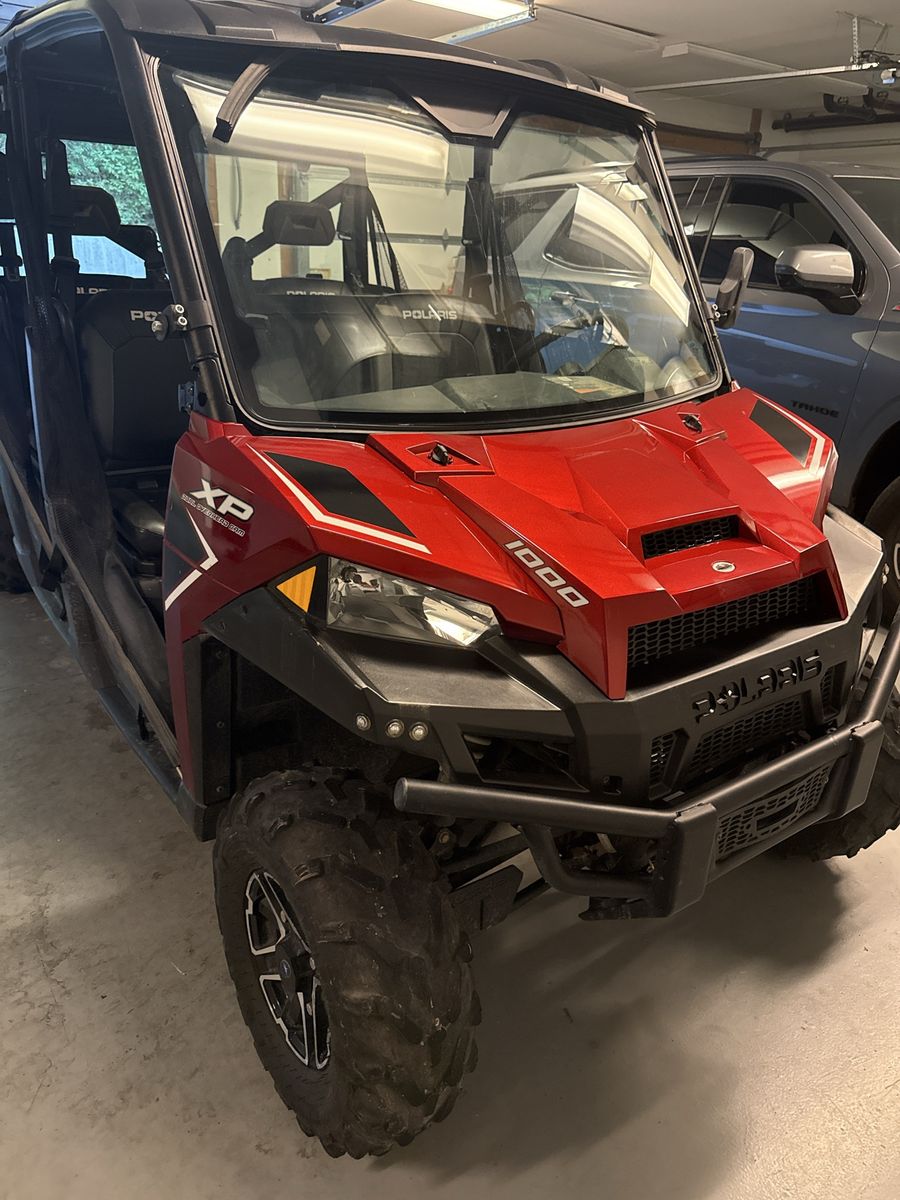 Polaris Ranger XP 1000 Crew UTV - Red / Black