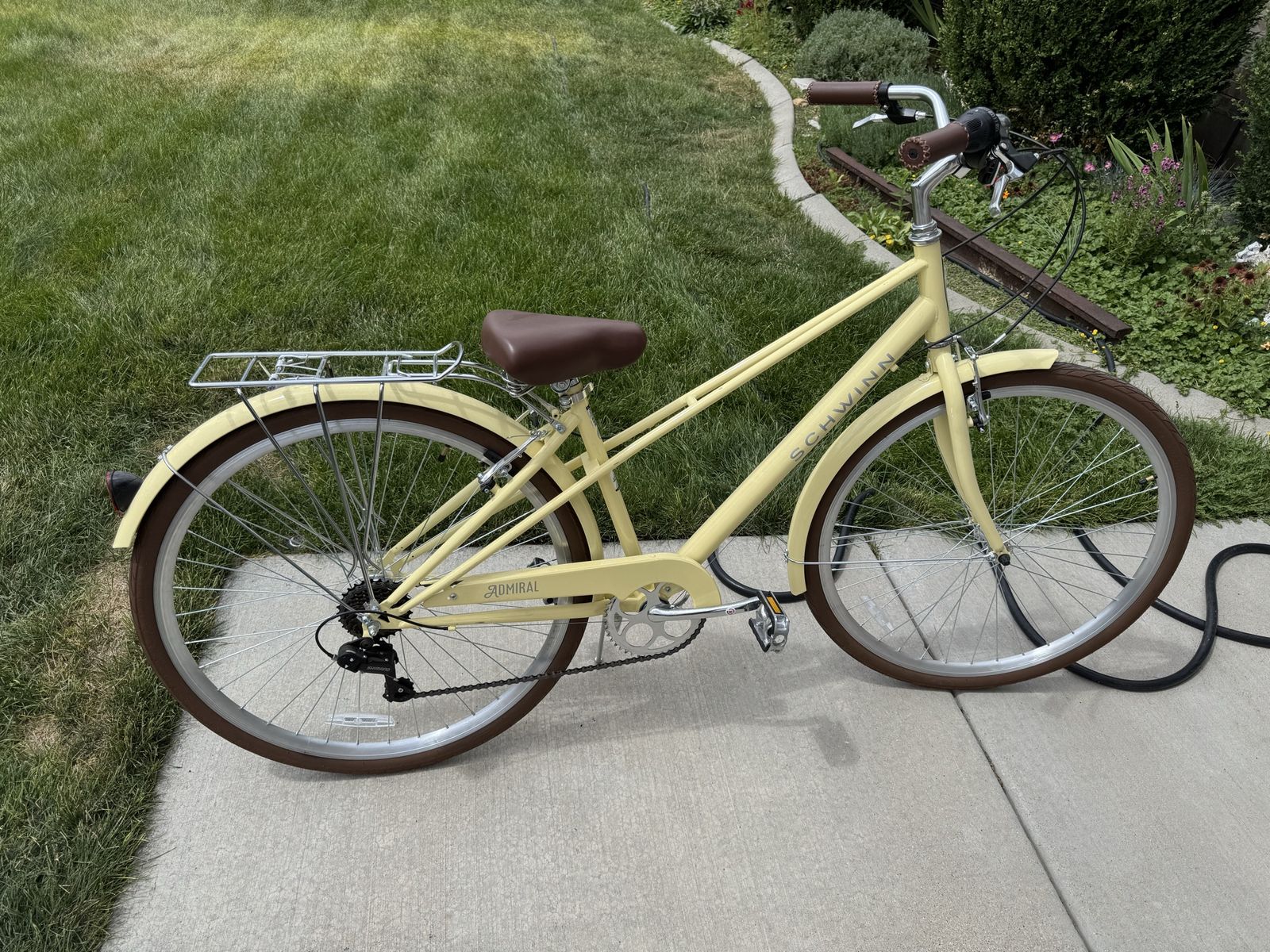 Schwinn Admiral 7speed hybrid bike