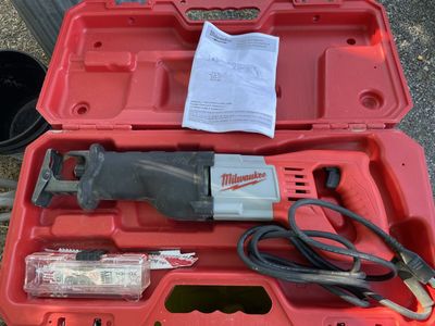 Milwaukee 6519-31 Sawzall Reciprocating Saw Kit with Case