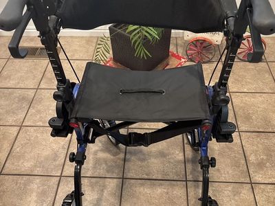 ELENKER Walker/Wheelchair Combo NEW