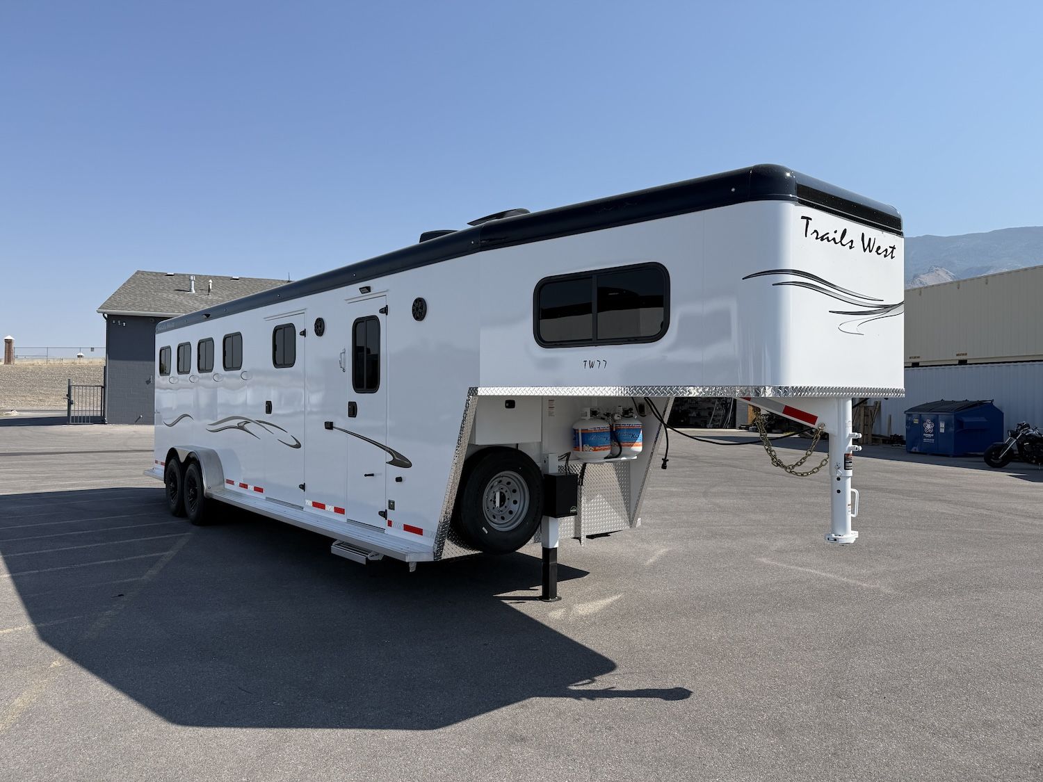 2027 Trails West Classic LQ 4H 7x7 Side Tack Weekender