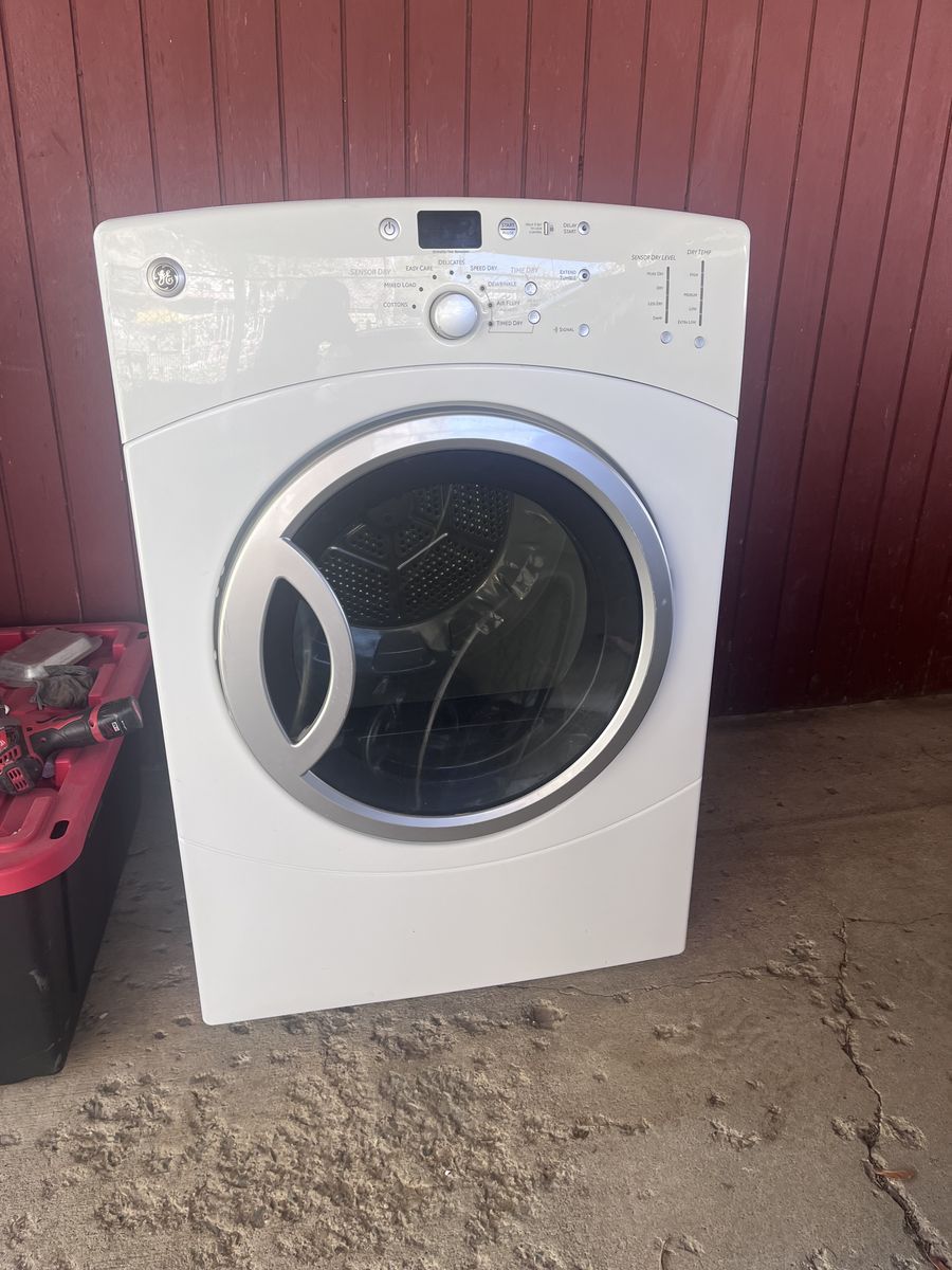 Electric dryer— 30 day warranty!! Very spacious