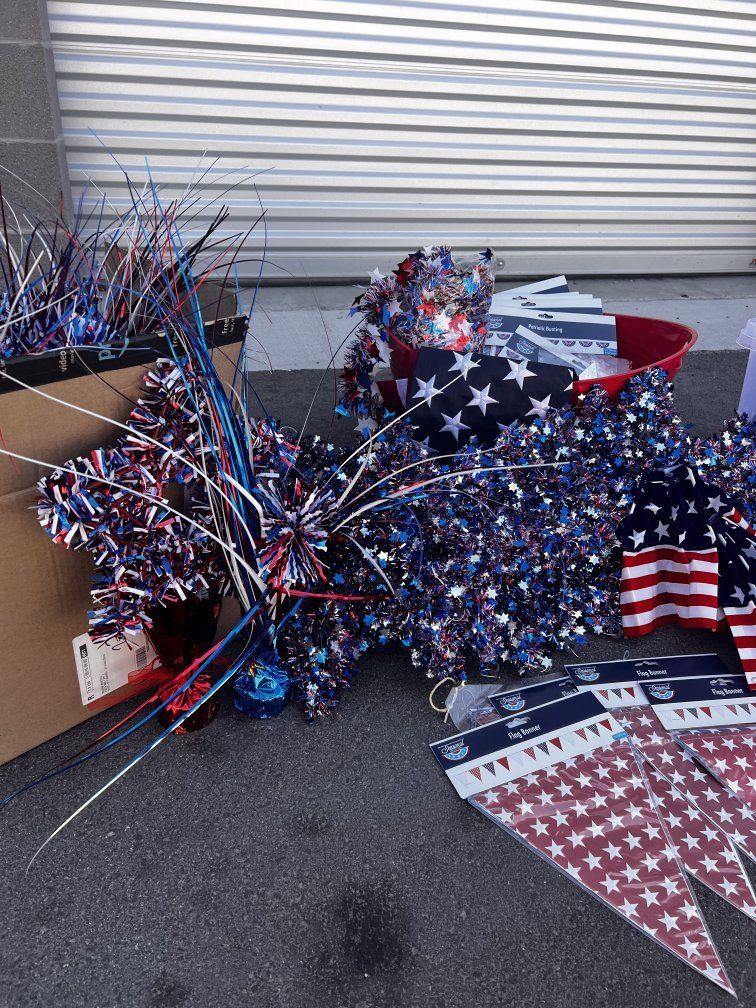 PARTY DECOR - JULY 4th 250 yr Anniv PIONEER DAYS Red White & Blue  Decorations