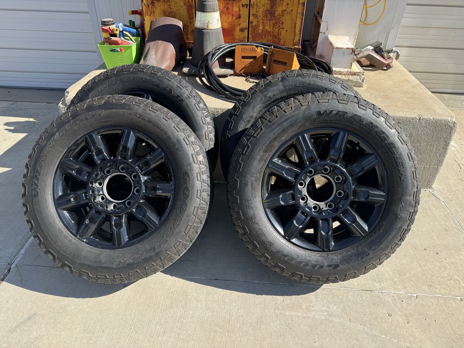 2024 GMC AT4 Wheels and Goodyear Wrangler TrailRunner AT LT275/65R20