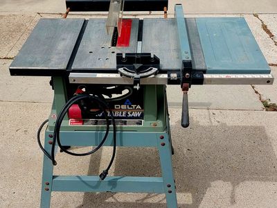 Delta 10" Table Saw With Stand