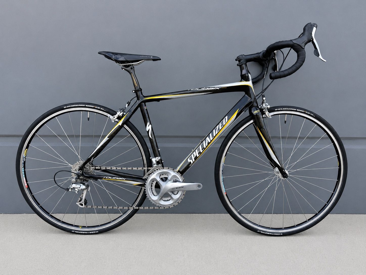 Specialized Roubaix Carbon Road Bike – Shimano 105 10-Speed – 54 cm – Mavic Open Pro Wheels