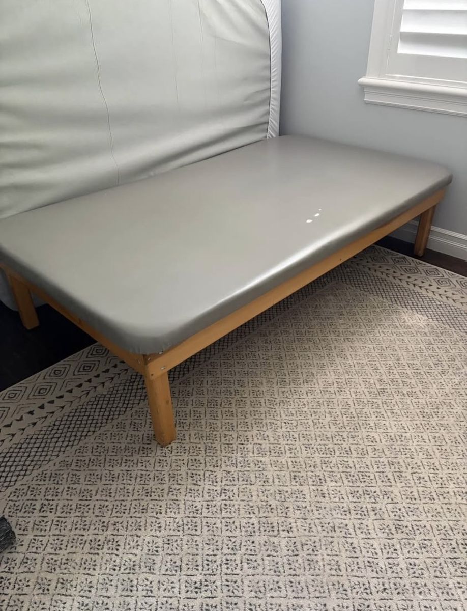 Dynatronics Physical Therapy Table - 4' x 7'