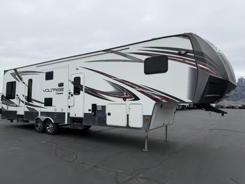 Used 2015 Dutchmen Voltage 3305