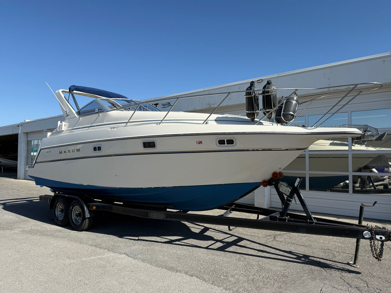 1998 28' Maxum 2800 SCR