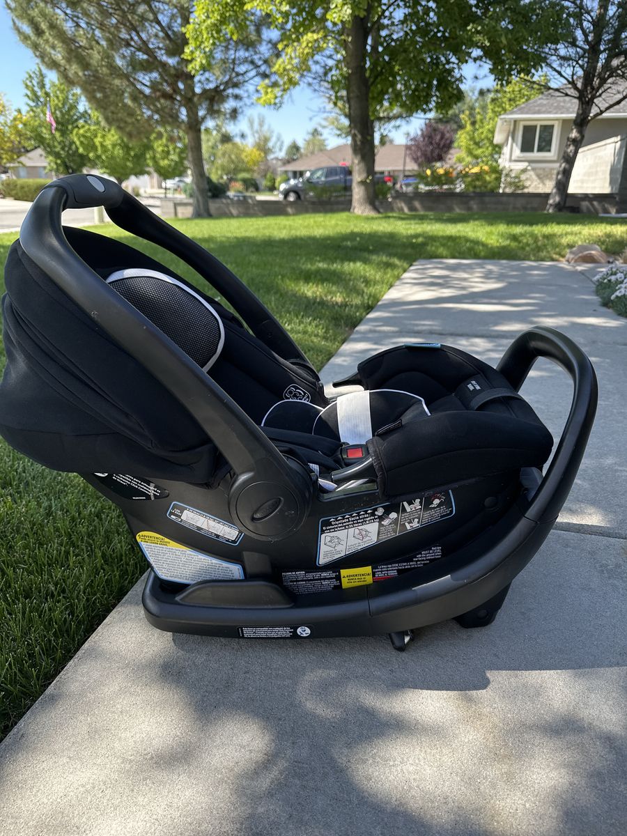 Graco Snugride Snugfit 35DLX Car Seat