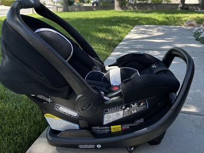 Graco Snugride Snugfit 35DLX Car Seat