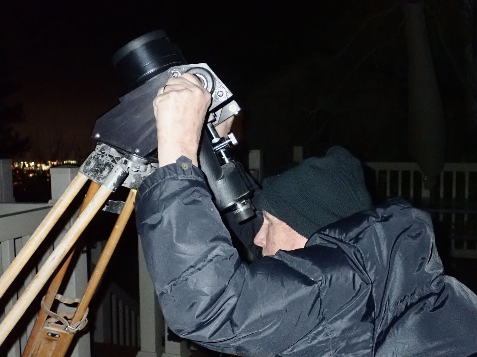 Telescope /  Binocular   25 x 100. with heavy duty 360d swivel mount and tripod