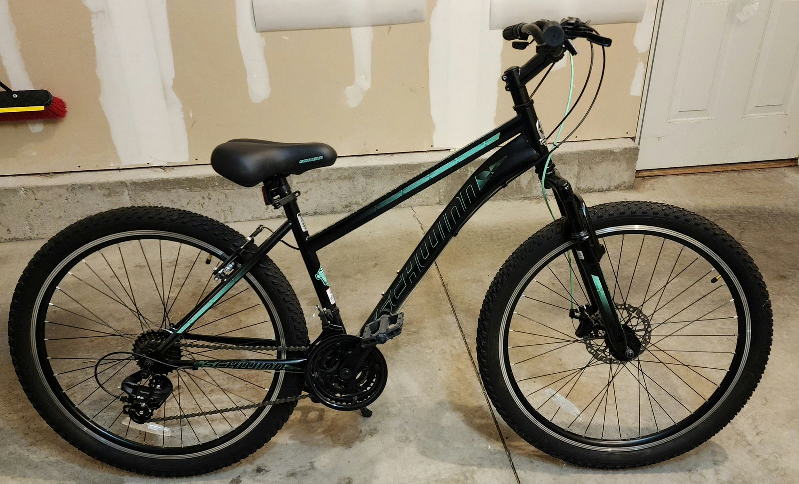 Schwinn 26inch Womans Sidewinder mountain bike