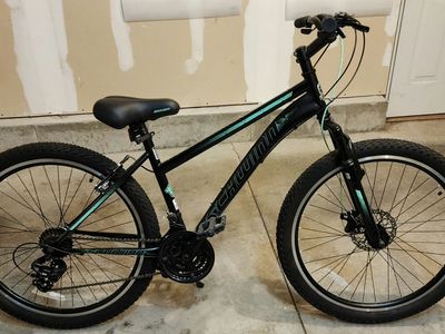 Schwinn 26inch Womans Sidewinder mountain bike