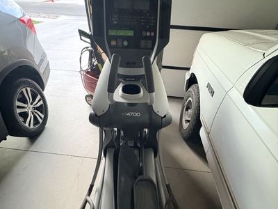 Octane Fitness XT4700 Elliptical Machine - Advanced Cardio Trainer