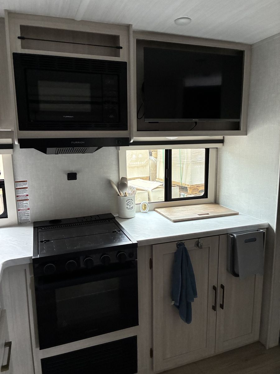 Main image 7