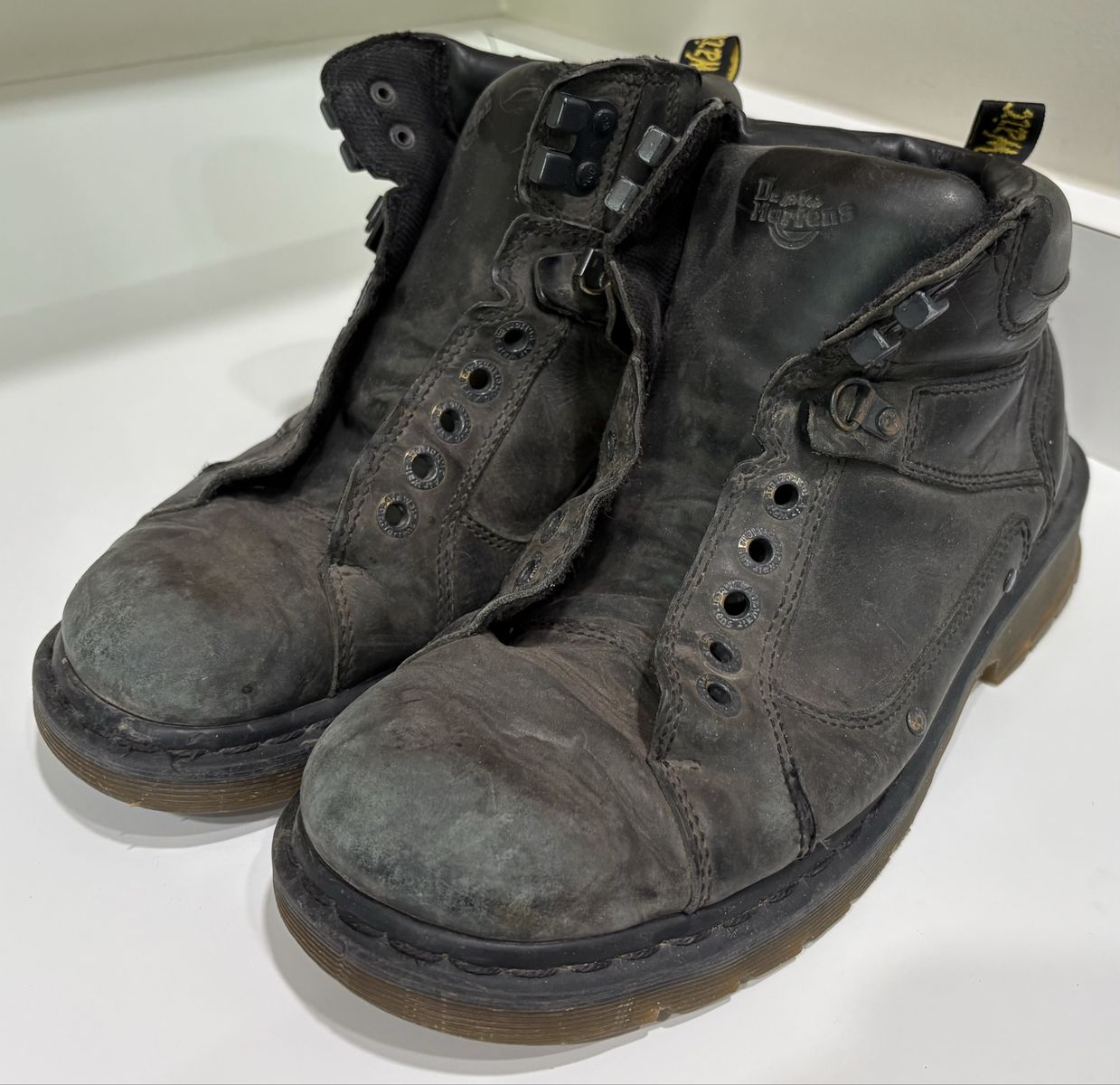 Vintage Dr. Martens Men's Black Leather Work Boots - Size 9