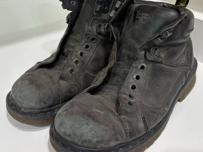 Vintage Dr. Martens Men's Black Leather Work Boots - Size 9